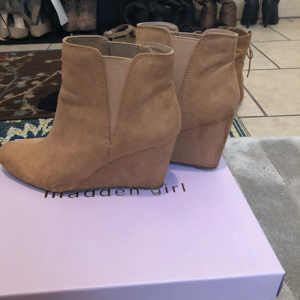 Wedge bootie